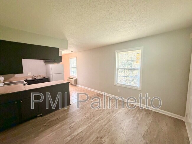 Foto del edificio - 1908 Tall Pines Cir