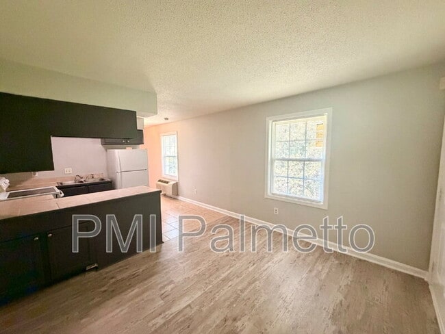 Building Photo - 1908 Tall Pines Cir