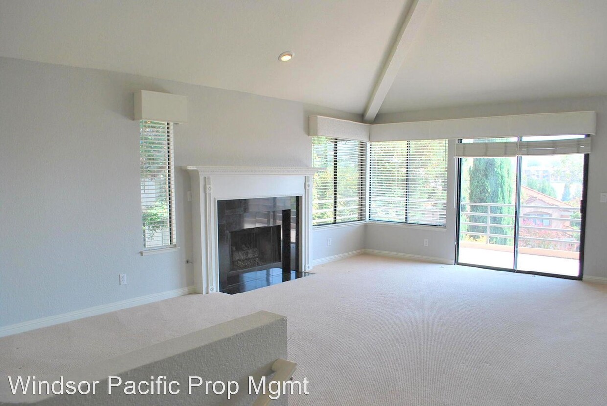 Primary Photo - 3073 Lakemont Dr