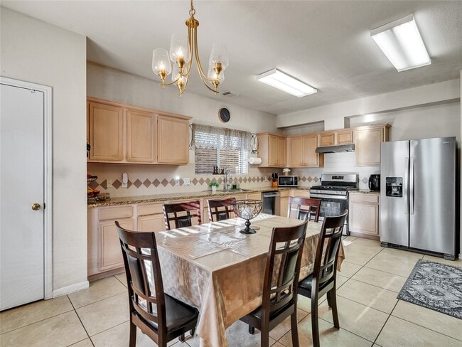 Building Photo - 5514 Gatesprings Ln