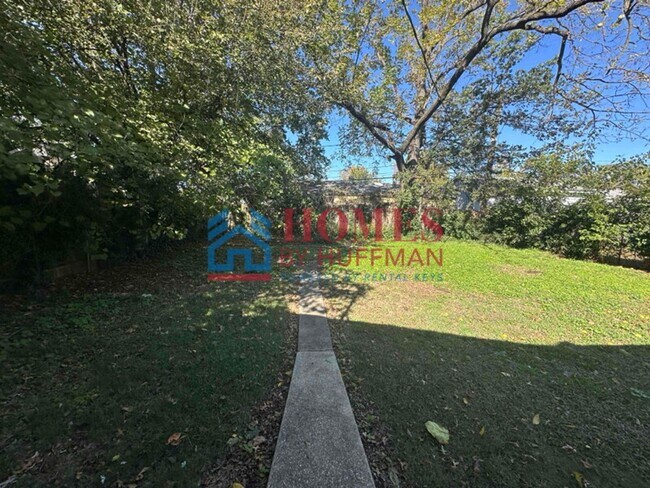 Foto del edificio - Two Bedroom House | Completely Updated | Move In Special