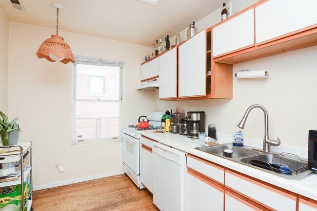 Foto del edificio - 2823 N Lincoln Ave