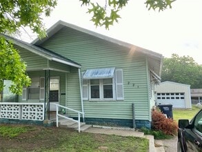 Building Photo - 221 N Pesotum Ave