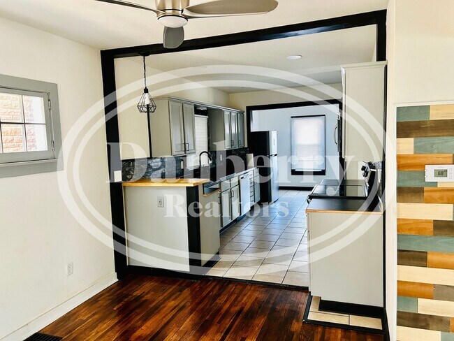 Foto del edificio - 3860 Upton Ave