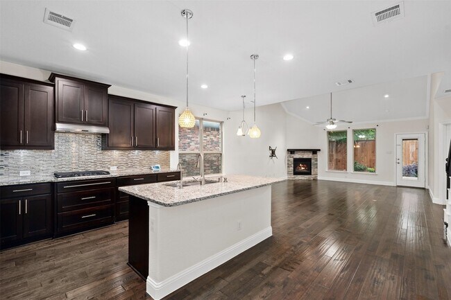 Foto del edificio - 8705 Tutbury Pl