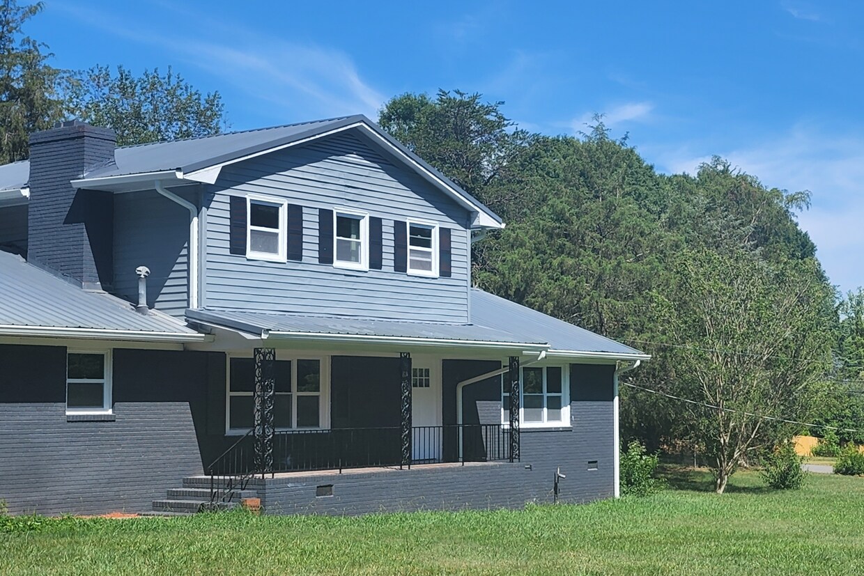 937 Valley Dr, Newton, NC 28658 House Rental in Newton, NC