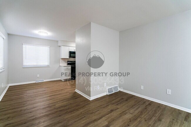 Foto del edificio - 656 Riverview Dr