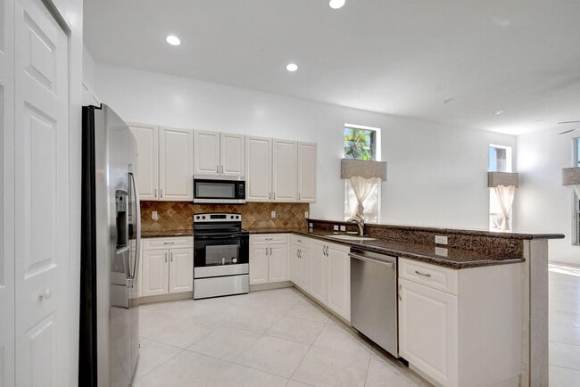 Building Photo - 8218 Sandpiper Glen Dr