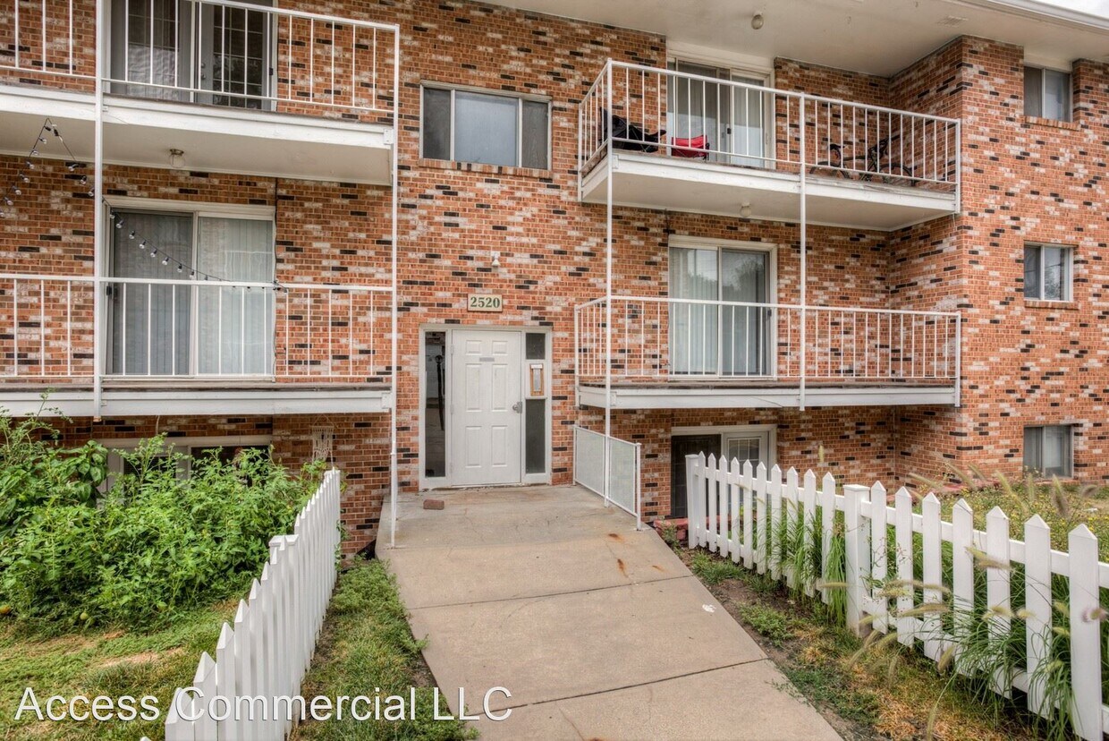 Primary Photo - 2520-2528 S 60th St