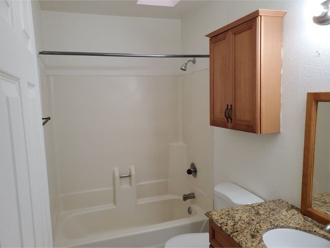 Foto del edificio - 2Br/1Ba Updated 2BR/1BA Greenway/Rt.51 750