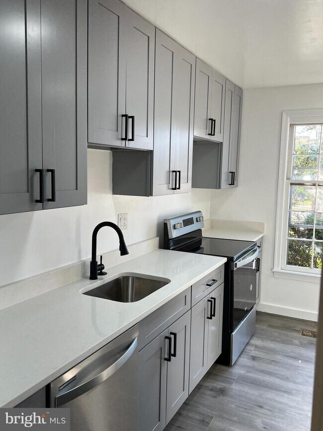 Building Photo - 7248 Hillmead Ct