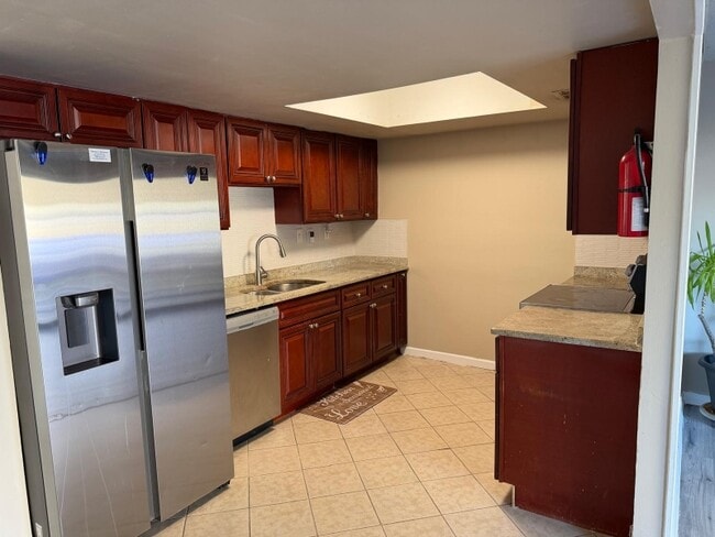 Building Photo - 8 Fireside Ct