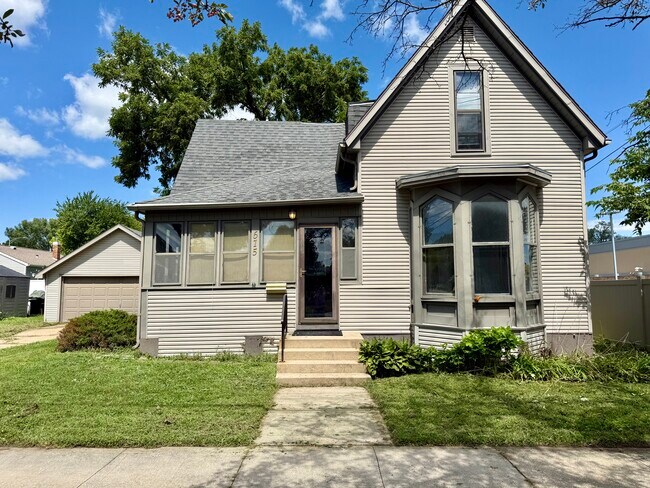 615 W 2nd Street - 615 W 2nd St