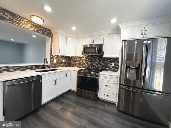 Foto del edificio - 9405 Chippenham Dr