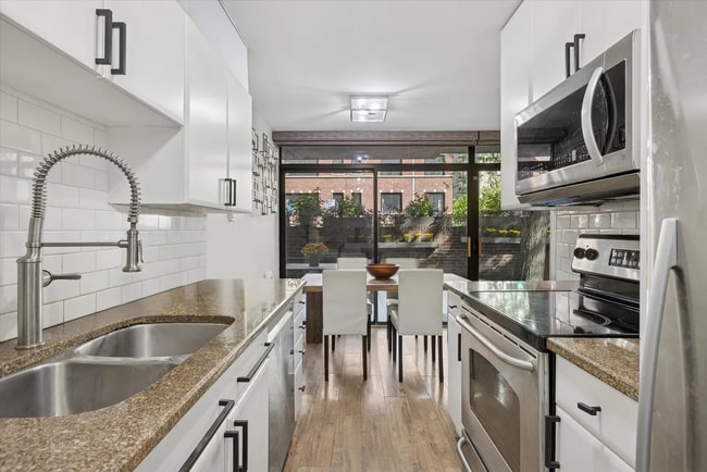 Building Photo - 2600 N Hampden Ct