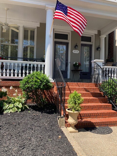 Historic home 2nd floor apartment - 2713 W Grace St