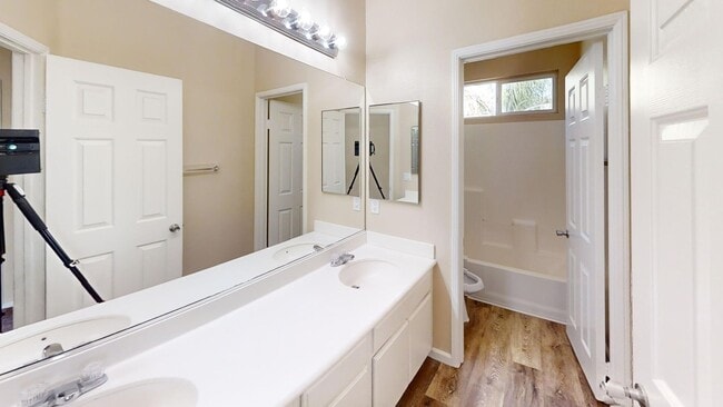 Foto del edificio - Beautiful Newly Upgraded 4 bedroom 3 bathr...