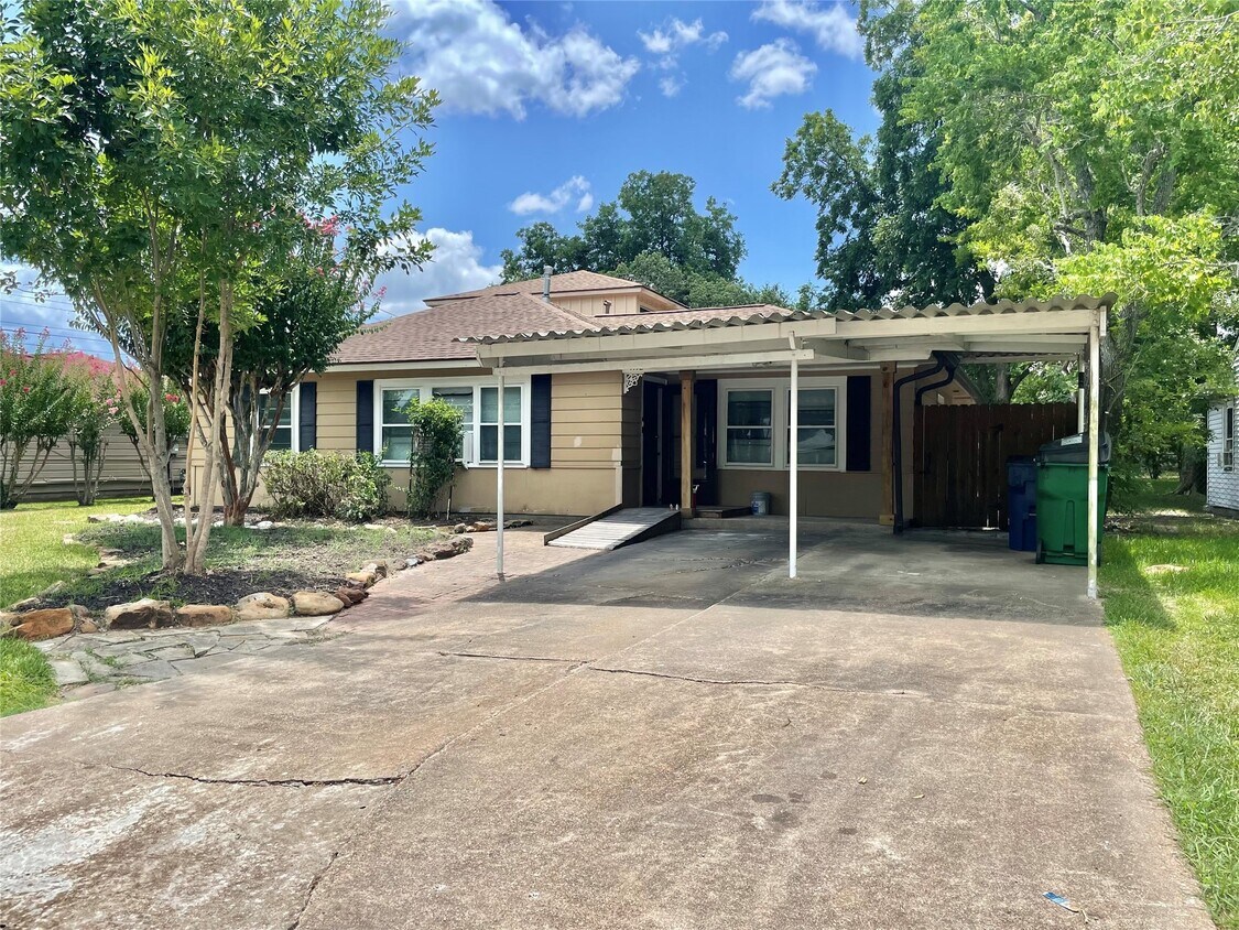 Foto principal - 1112 Southampton Dr