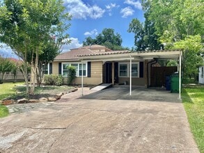 Building Photo - 1112 Southampton Dr