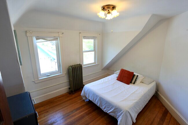 Foto del edificio - 124 Forest St