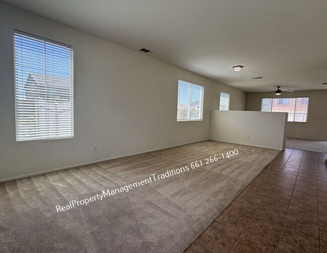 Foto del edificio - Spaciouse 4 Bed- 3 full Bath + plus Loft Home
