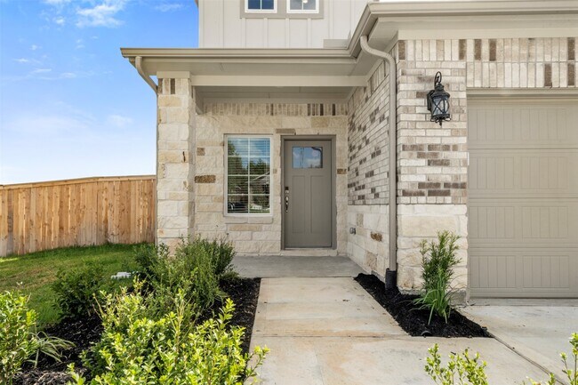 Building Photo - 251 Charles Rdg Dr