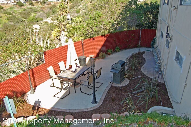 Building Photo - 2980 Clairemont Dr
