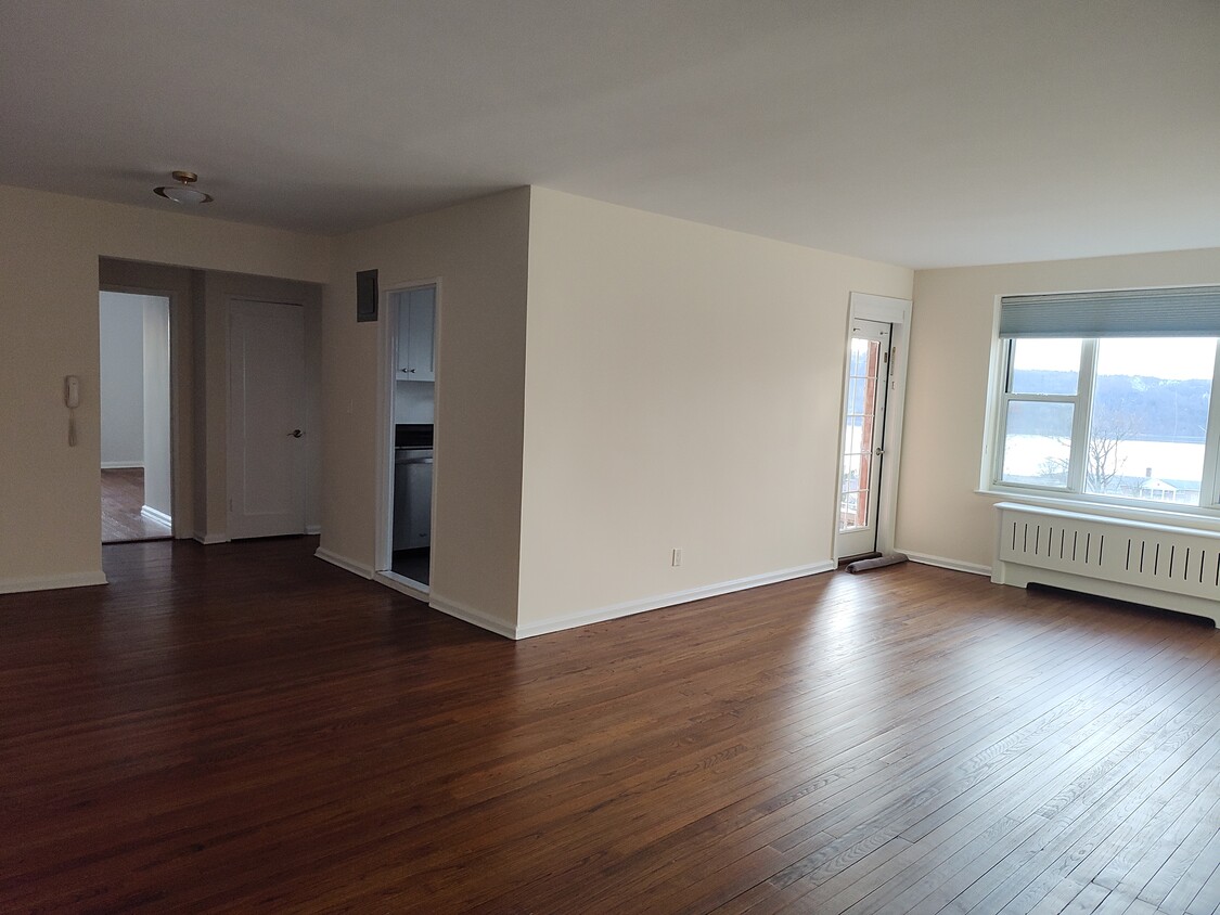 Living room with views to Hudson River - 565 Broadway
