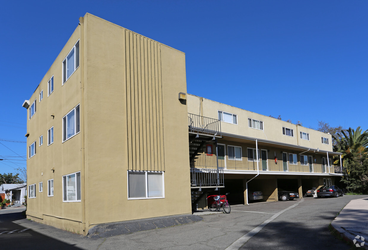 Primary Photo - Albion Arms Apartments