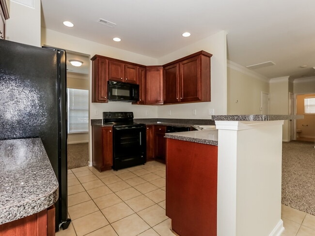 Building Photo - 6908 Sequoia Hills Dr