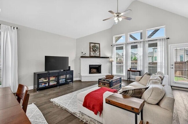 Building Photo - 14044 Falcon Ranch Dr