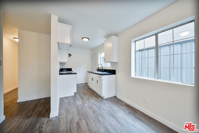 Foto del edificio - 7510 Avalon Blvd