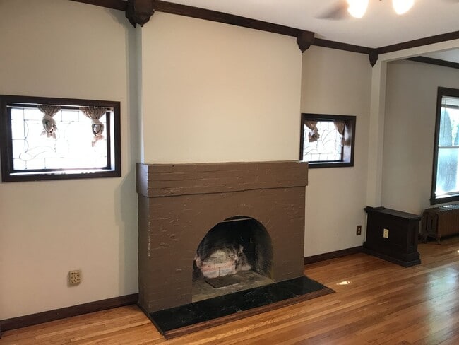 Building Photo - DO NOT MISS! Four-Bedroom Single Family Ho...