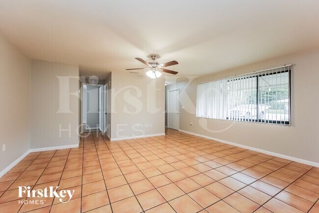 Foto del edificio - 7201 Jasmine Rd