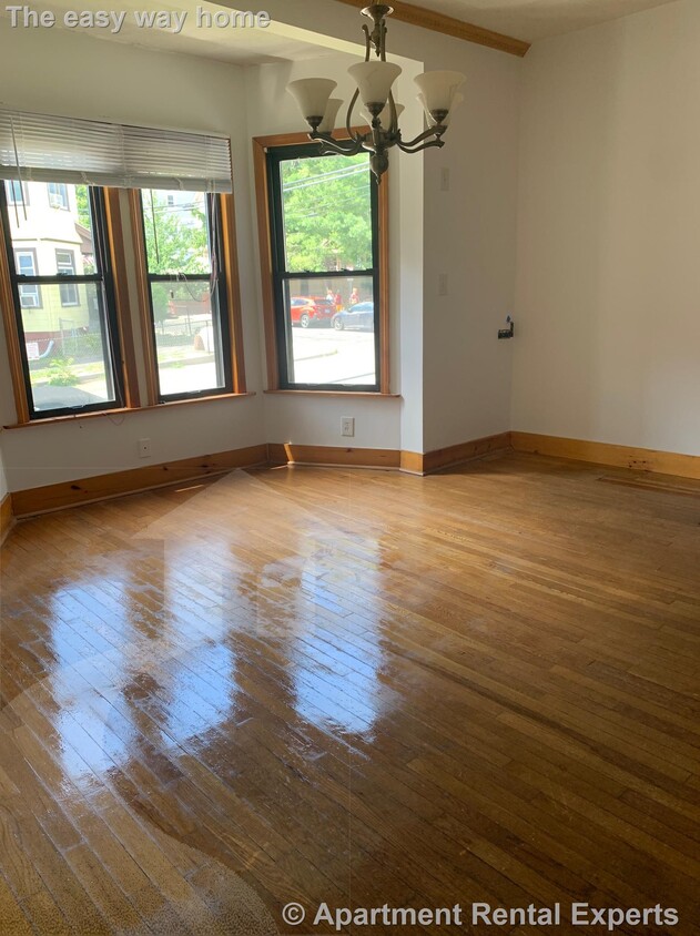 Primary Photo - Davis Sq 4 BR, 2 Baths - Parking - Single ...