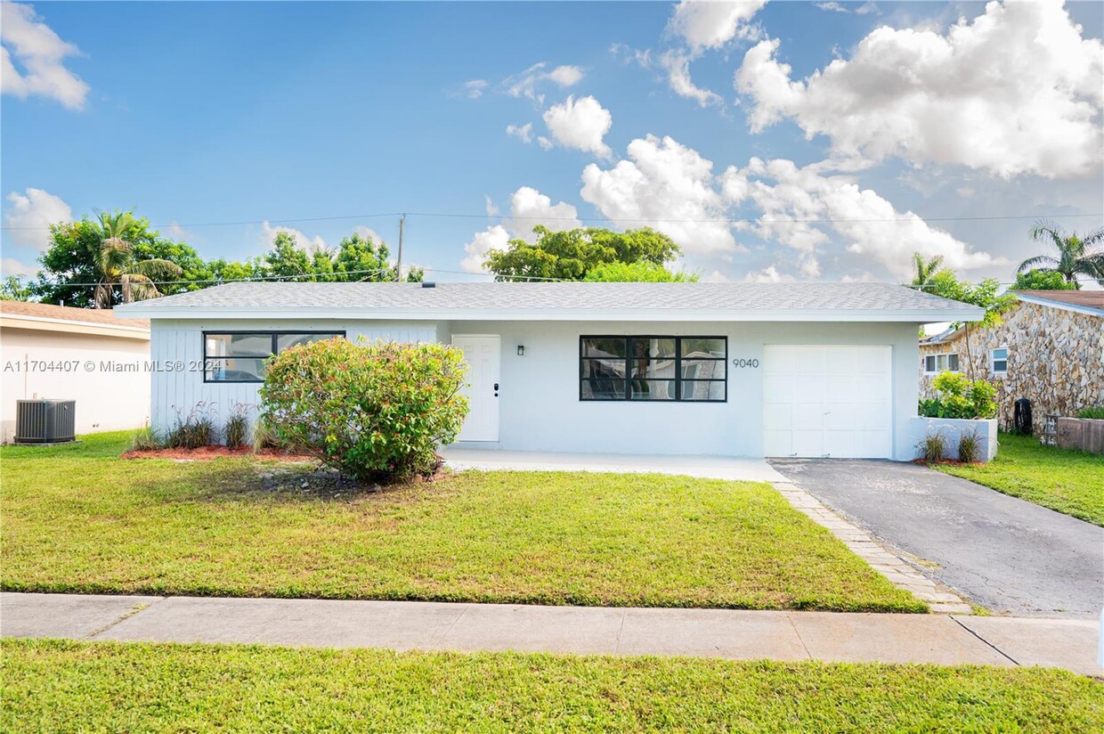 Foto principal - 9040 NW 26th Pl