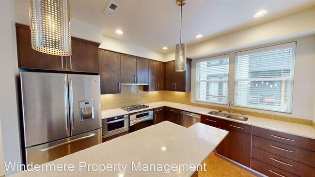 Foto del edificio - 2 br, 1.5 bath House - 261 W Sumach