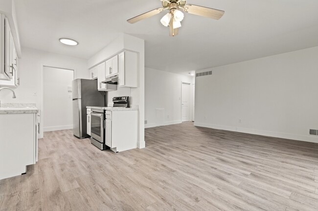 Building Photo - Carriage Hill Apartments - Dearborn Height...