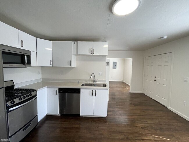 Foto del edificio - 1 br, 1 bath Duplex - 1103 12th St #B