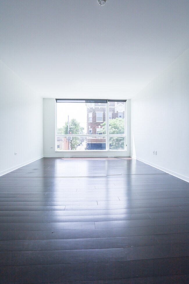 Foto del edificio - 6355 N Wayne Ave