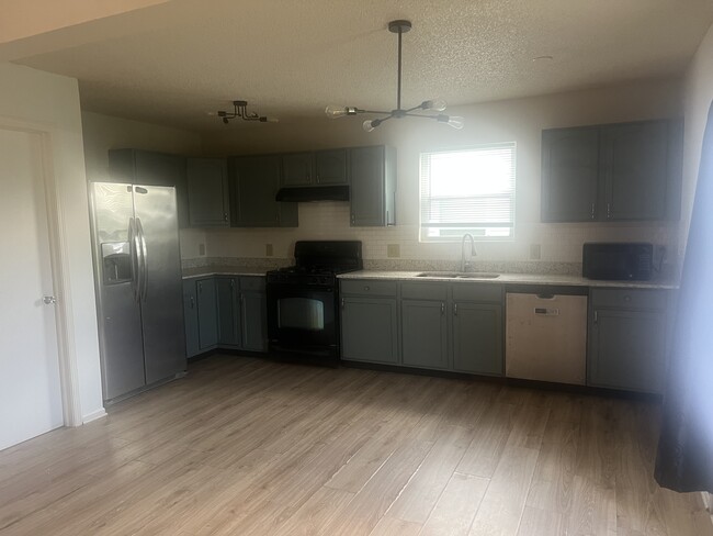 Building Photo - 8644 Hosta Way