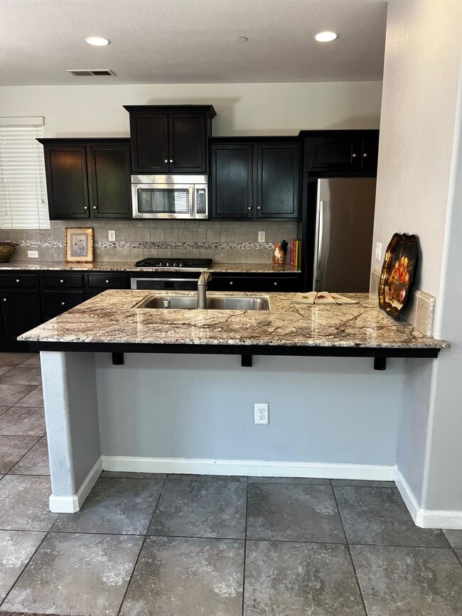 Building Photo - 7037 N Creative Dr