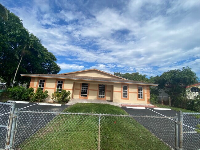 Building Photo - 5963 NW 19th Ct