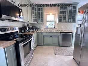 Building Photo - 3125 Quebec Ave S