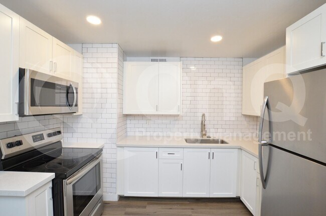 Building Photo - 1202 E Kaler Dr