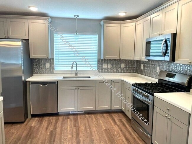 Building Photo - 3 Bedroom 2 Bath House For Rent