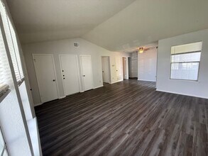 Building Photo - 512 Willowbend Cove