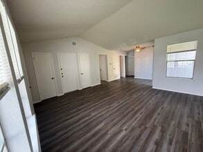 Building Photo - 512 Willowbend Cove