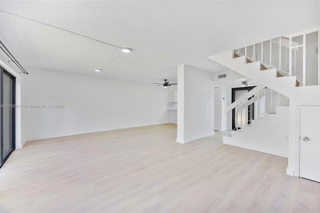 Building Photo - 3809 SW 82nd Ave