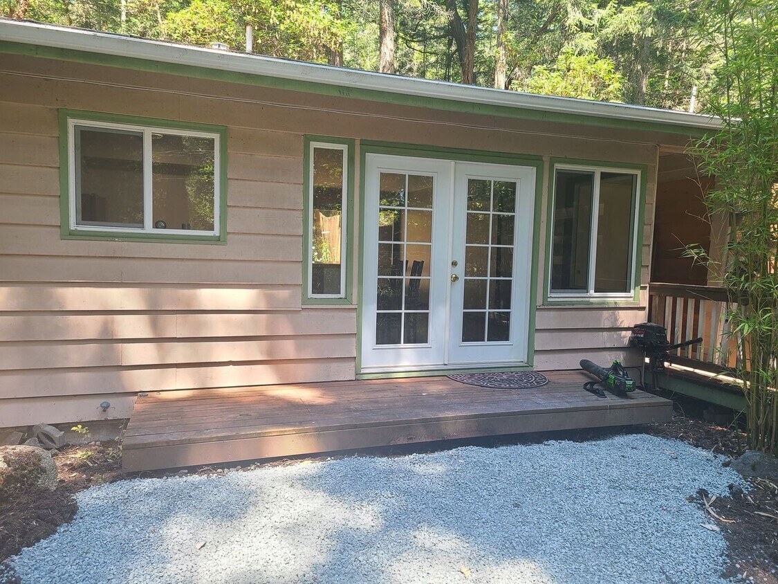 Foto principal - Charming 2 bedroom, 1 bath duplex near Ros...